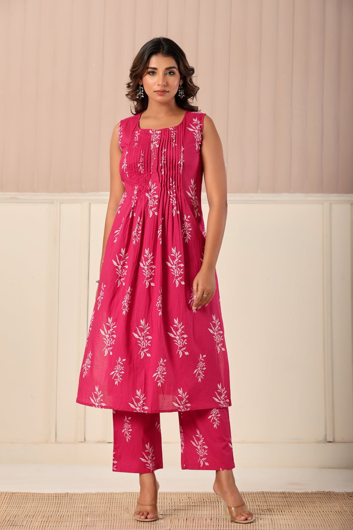 Pink sleeveless floral pleated cotton kurta set
