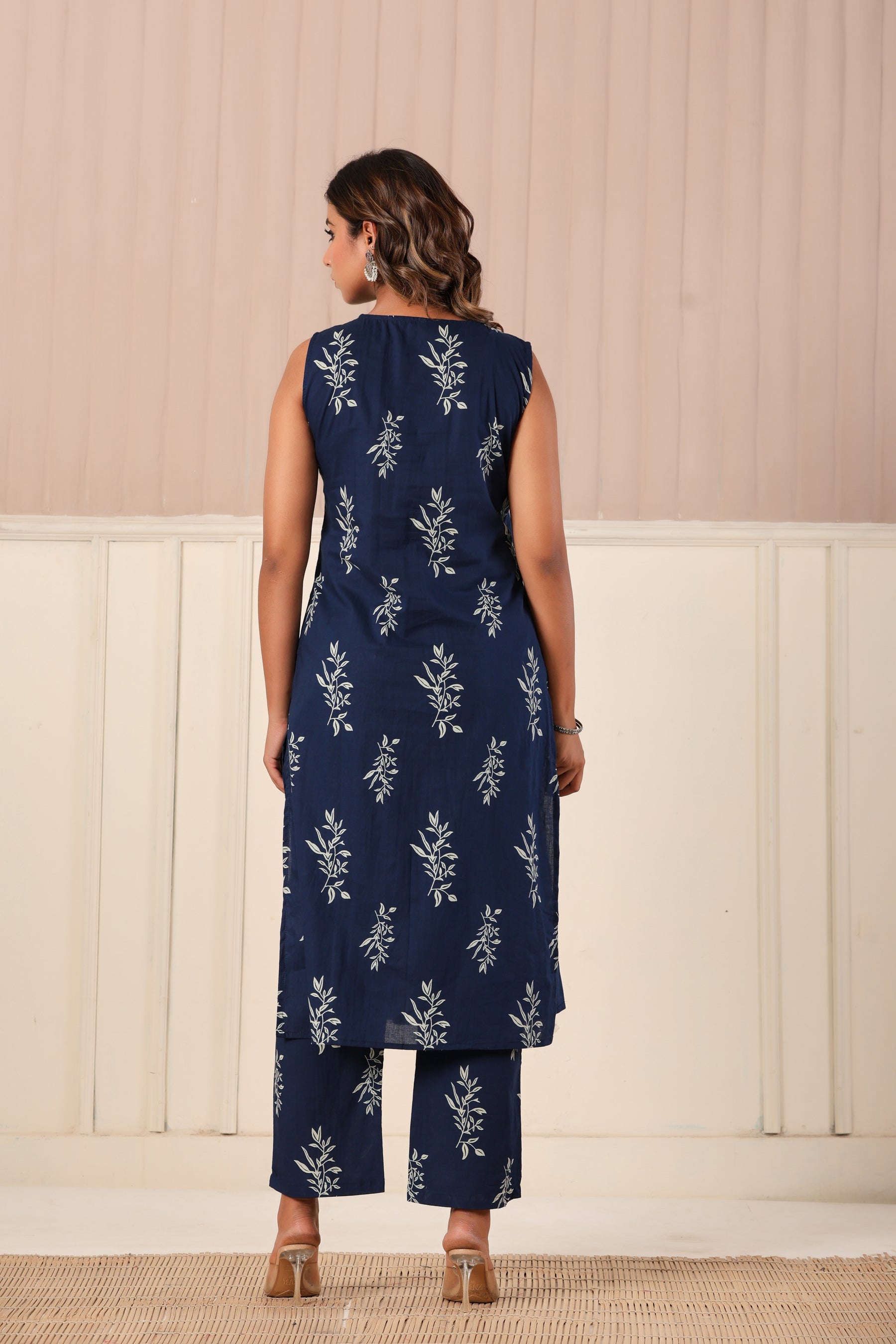 Navy blue sleeveless floral pleated cotton kurta set