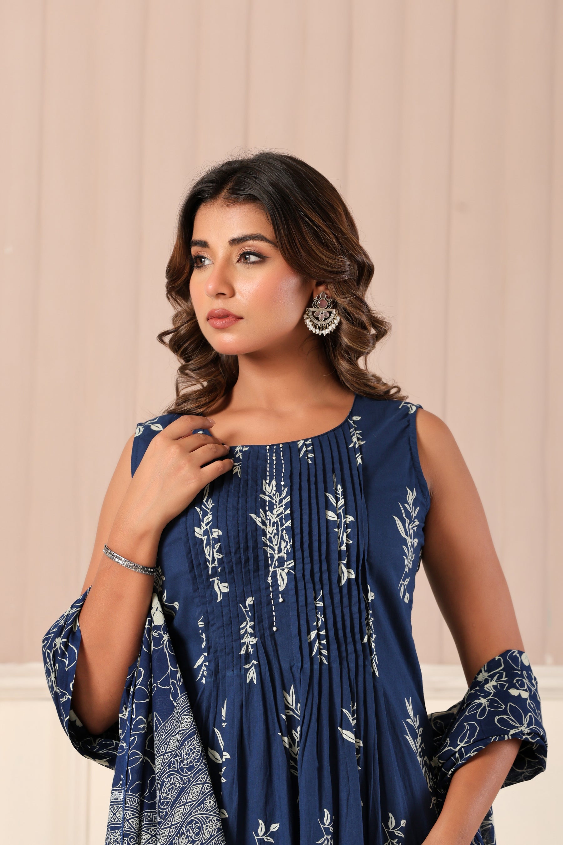 Navy blue sleeveless floral pleated cotton kurta set
