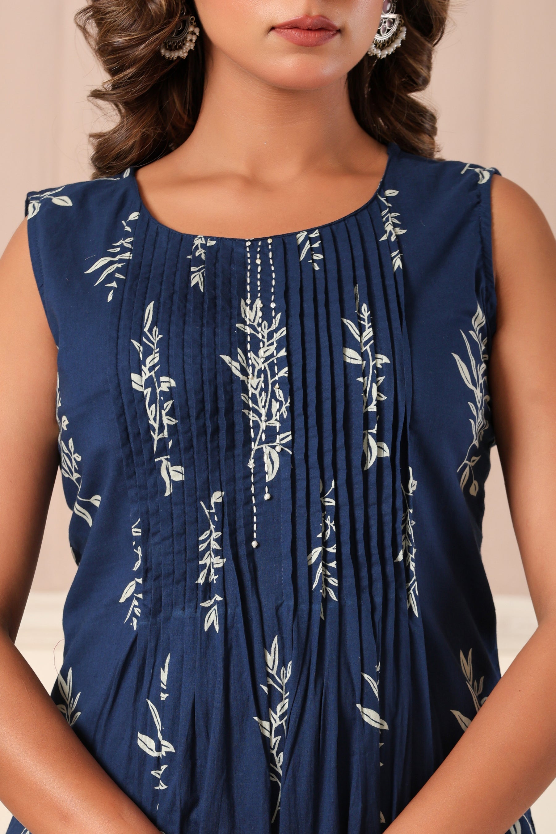 Navy blue sleeveless floral pleated cotton kurta set