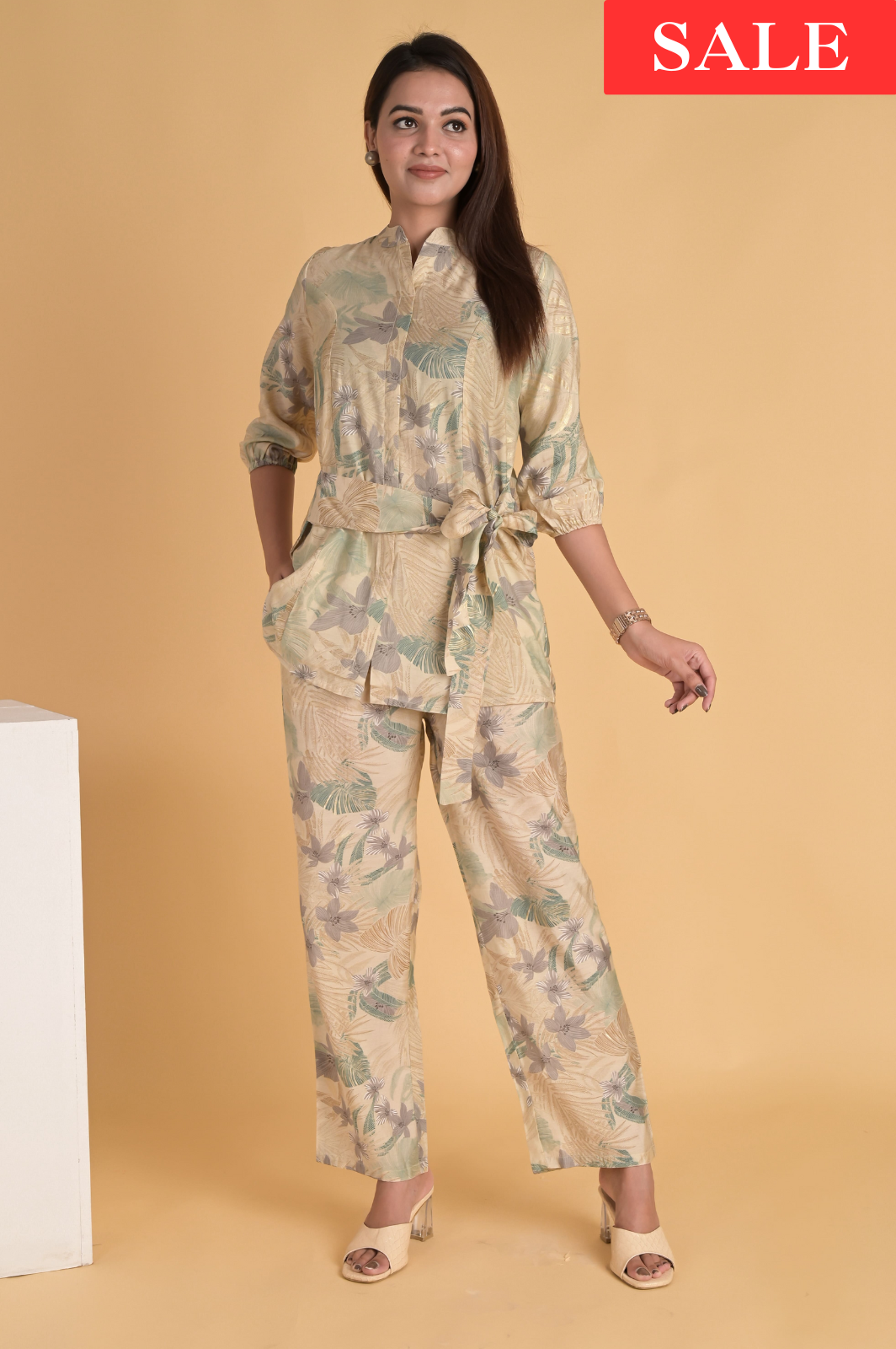 Tie-up Green and Beige co-ord set