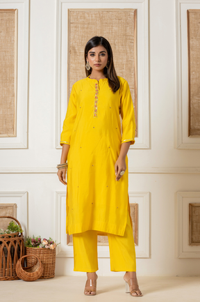 Muslin yellow kurta set with contrast bandhani dupatta