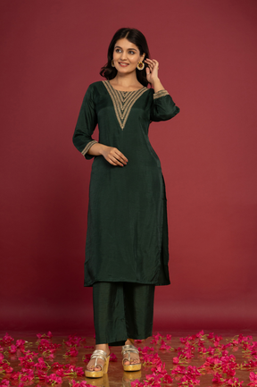 Solid green muslin kurta set with banarasi dupatta