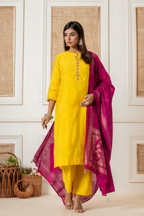 Muslin yellow kurta set with contrast bandhani dupatta