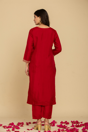 Solid red muslin kurta set with banarasi dupatta