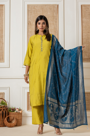 Muslin green kurta set with contrast bandhani dupatta