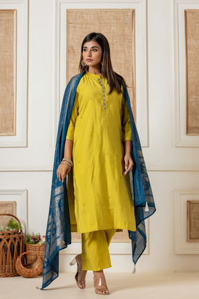 Muslin green kurta set with contrast bandhani dupatta