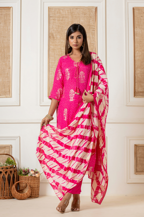 Muslin foil printed pink kurta set with leheriya dupatta