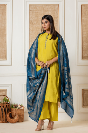 Muslin green kurta set with contrast bandhani dupatta