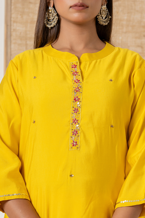 Muslin yellow kurta set with contrast bandhani dupatta