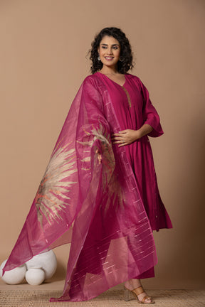 Muslin pleated solid pink kurta set with tissue dupatta