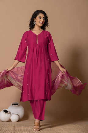 Muslin pleated solid pink kurta set with tissue dupatta