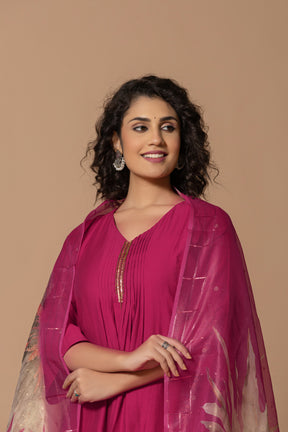 Muslin pleated solid pink kurta set with tissue dupatta