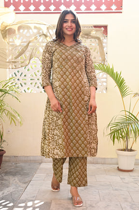 A line Panelled Green Cotton Kurta Set